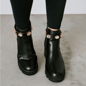 Chelsea Platform Boots Womens Size 9 Lug Sole Chunky Heel Rhinestone Strap